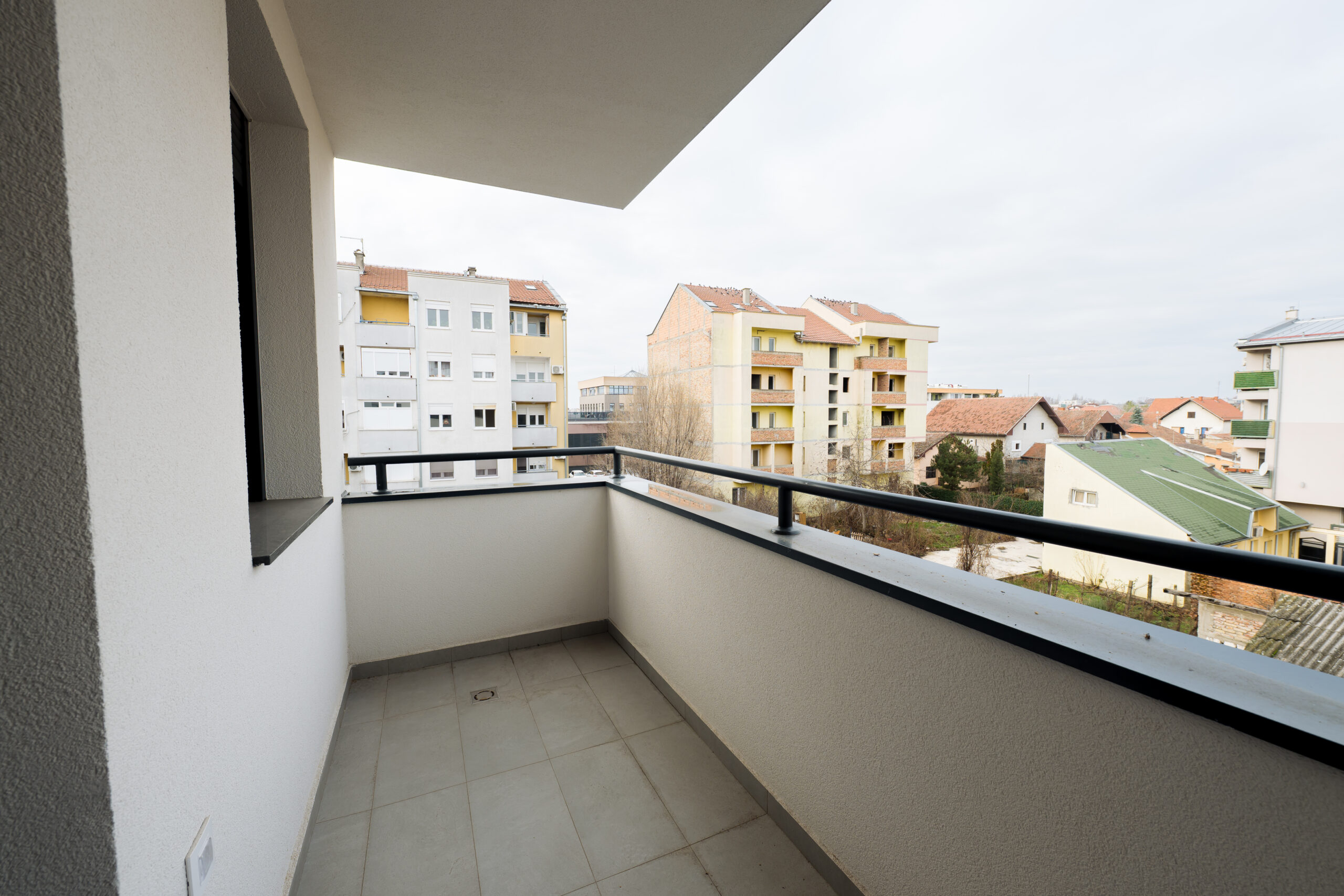 Na prodaju – četvorosoban stan, Novi Sad (Kiš Ernea 46), 77m2, II sprat