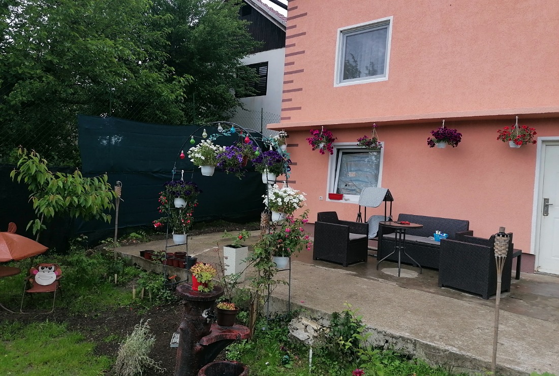 Kuca 210m2 sa 5 ari placa